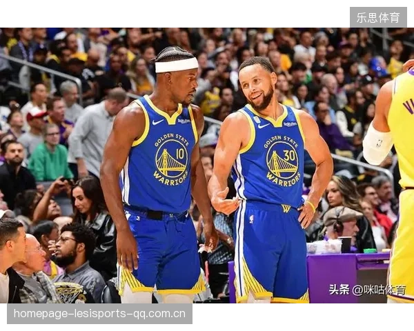 NBA布克三分线急停出手稳稳杀死比赛，关键时刻成就超级球星
